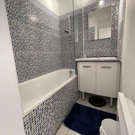 T2 Bord De Piscine 2025 Apartment